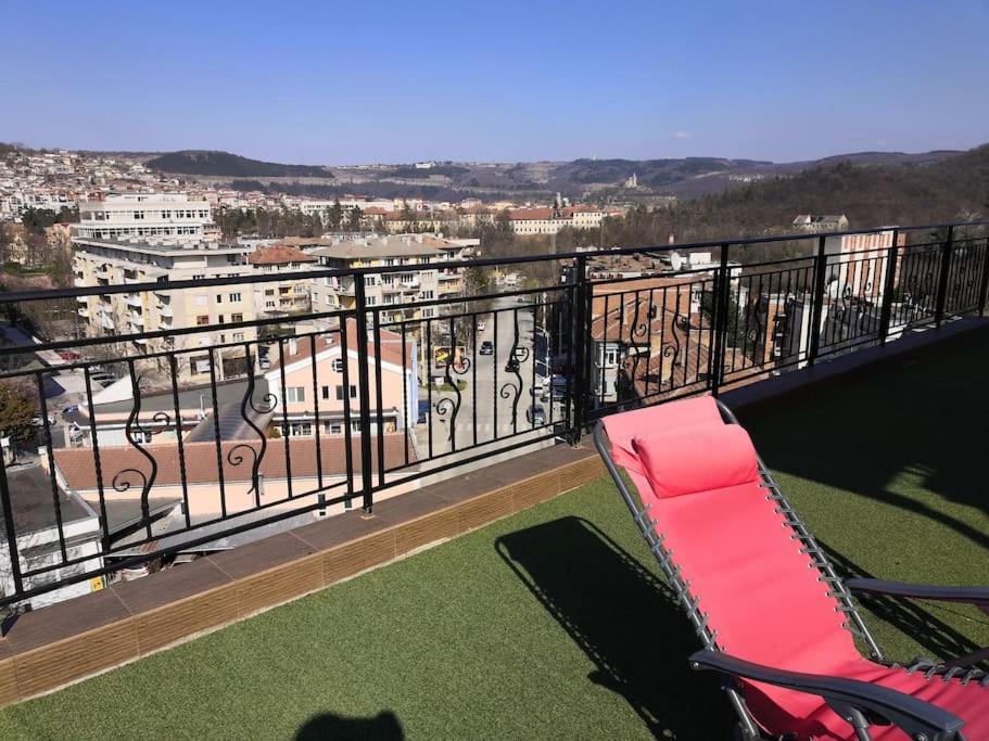 Unique Studio- Great Balcony And View! Parking Possibility! *