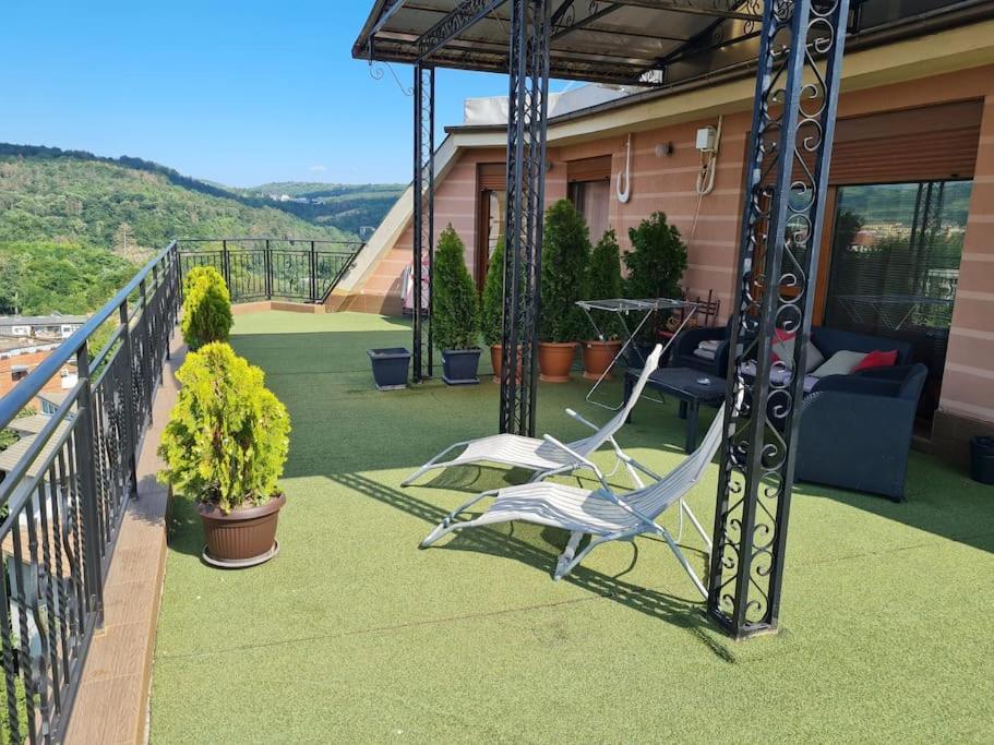 Unique Studio- Great Balcony And View! Parking Possibility! Apartament
